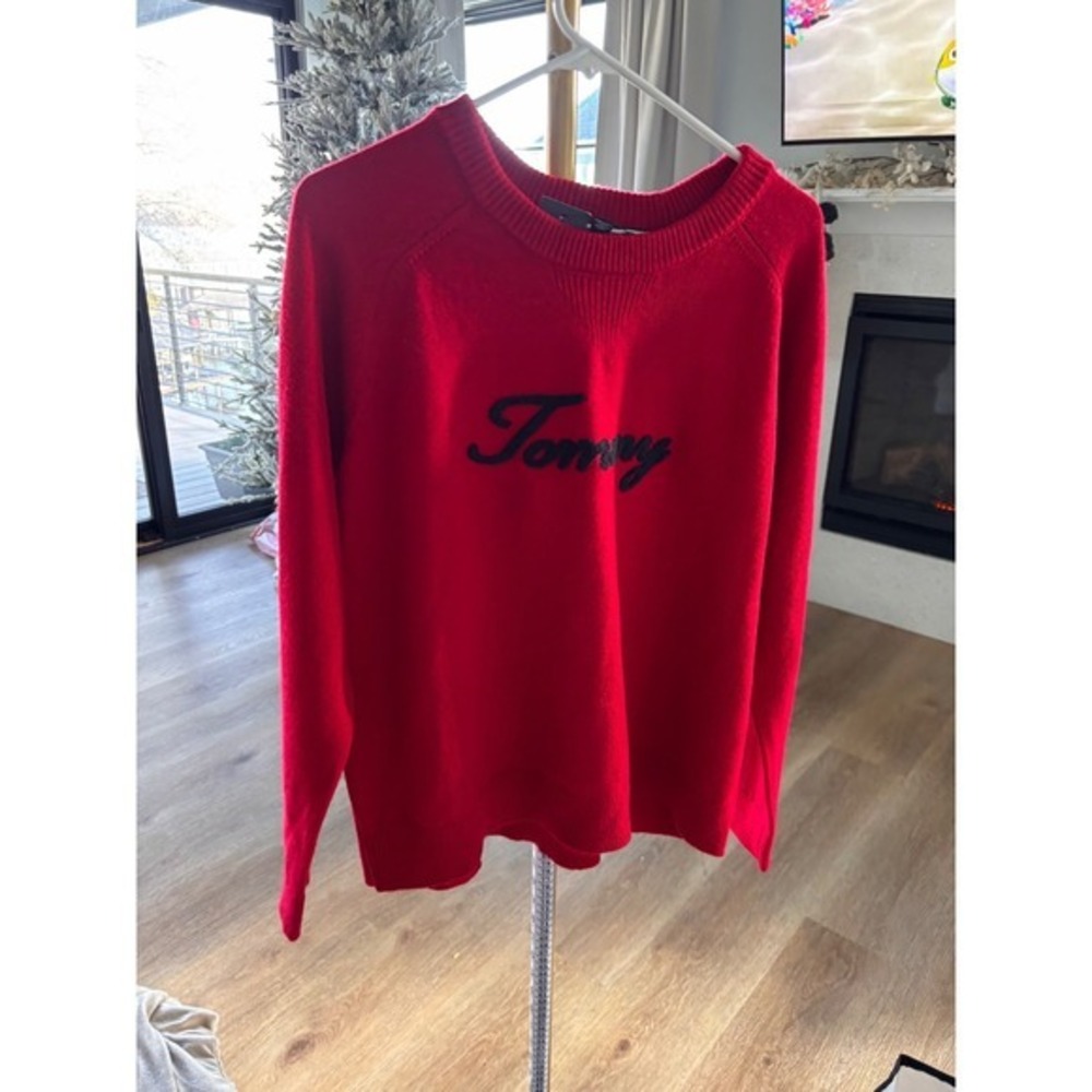 Tommy Hilfiger-Crew Neck Sweater With‎ Embroidered Logo Size XL- nwt- $79 msrp - Picture 2 of 4